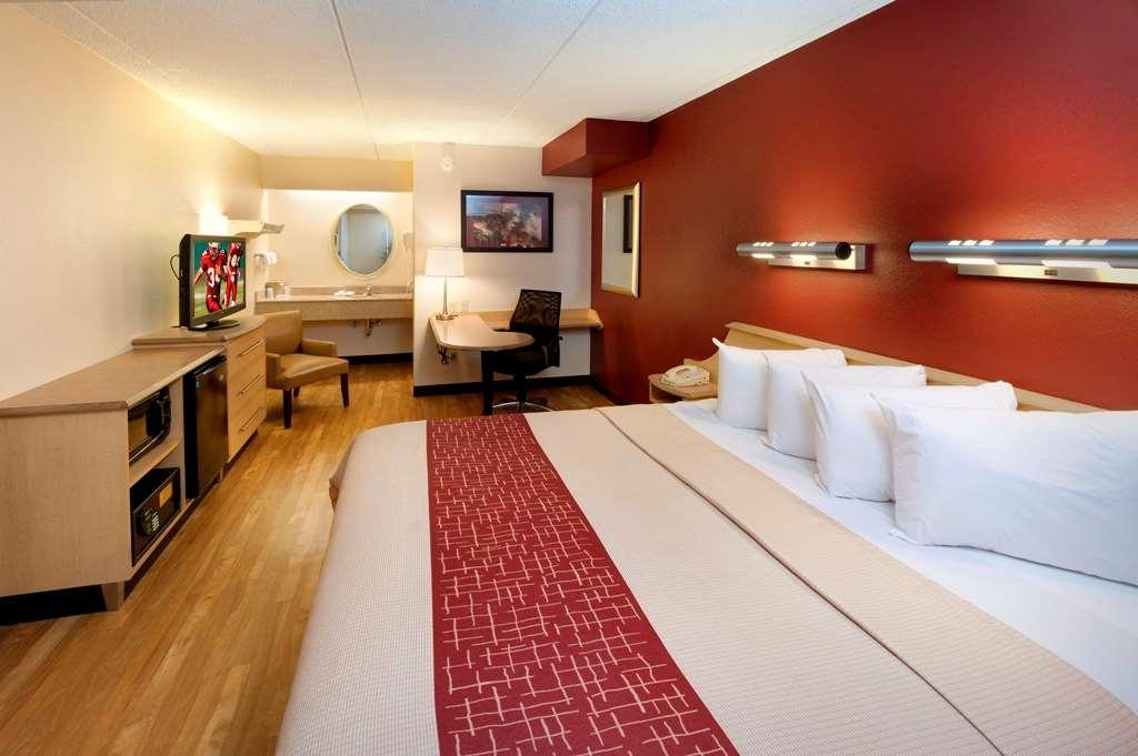 Red Roof - Triangle Park Motel