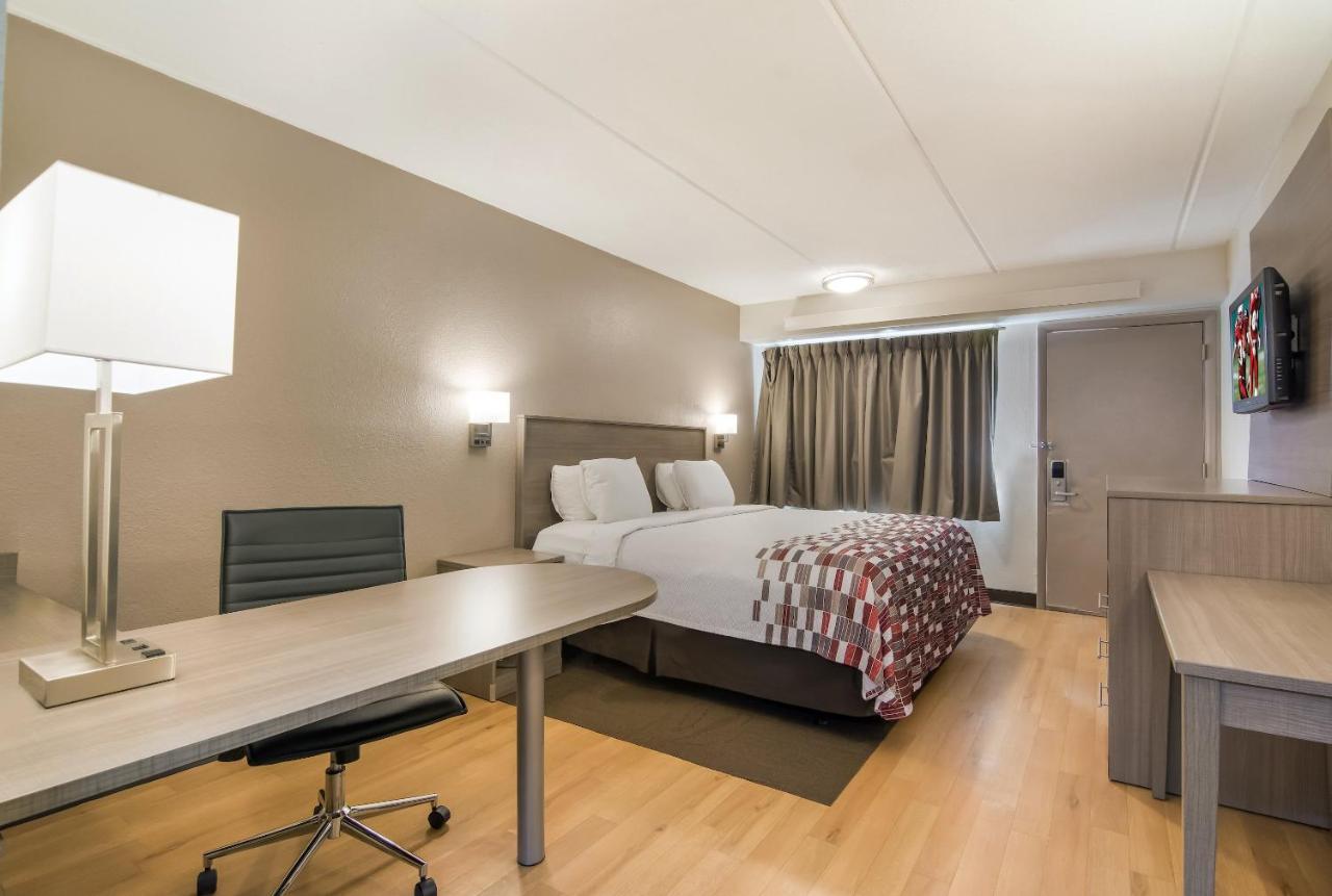 Red Roof - Triangle Park Motel 2*
